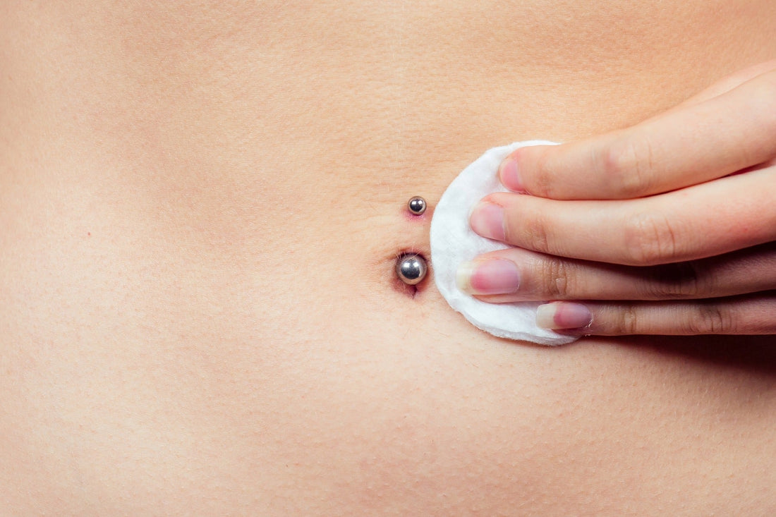 Piercing del ombligo infectado: causas, síntomas y cómo curarlo
